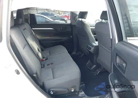 2019 Toyota Highlander Le z USA, uszkodzony, nr VIN 5TDBZRFH6KS707989